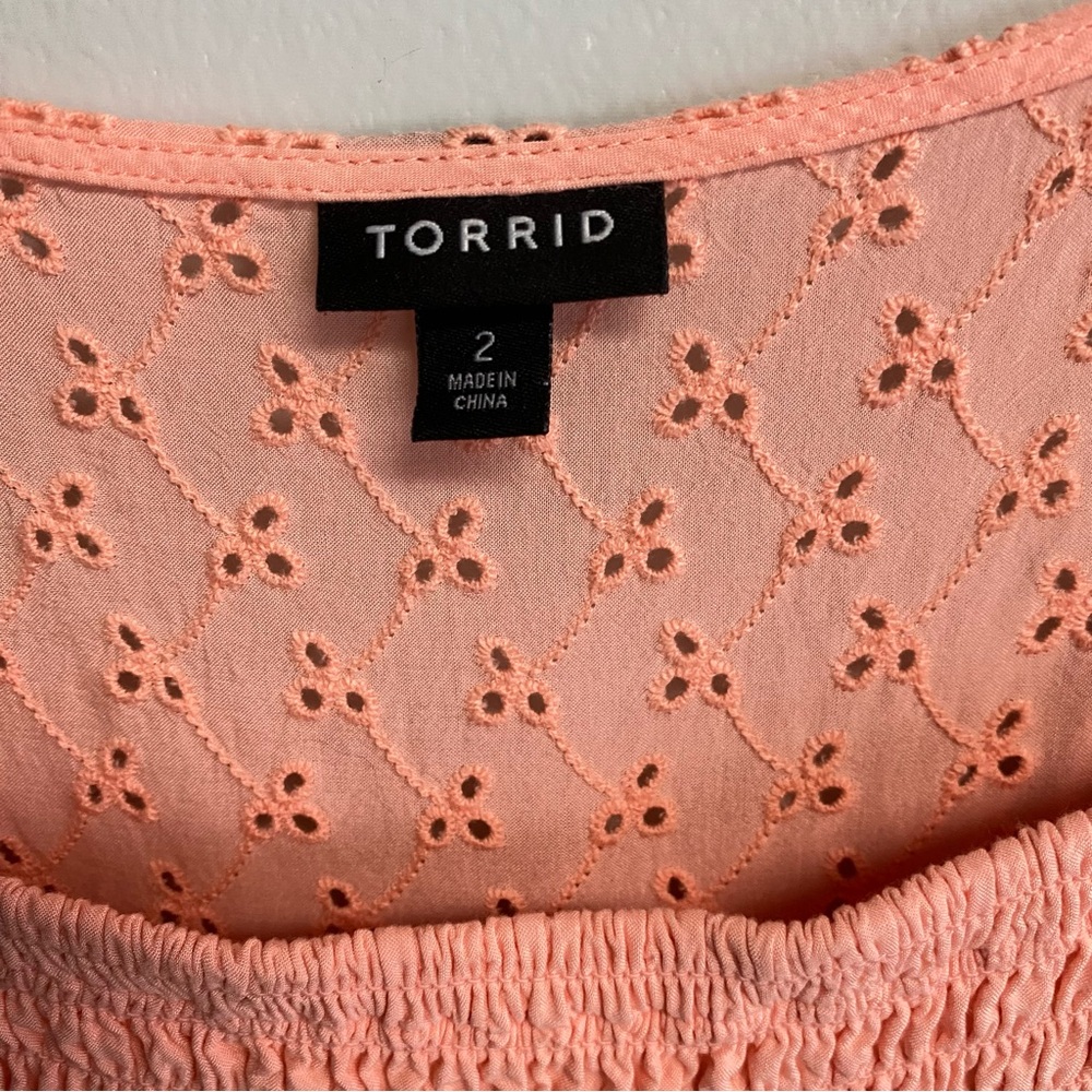 TORRID RUCHED EYELET TOP - 2X (2) - Picture 13 of 14
